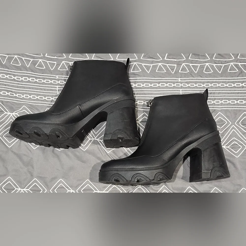 Sorel Womens Brex Zip Front Heeled Boot Size 8.5 - Picture 2 of 10